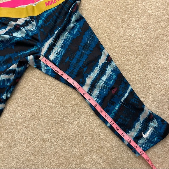 Nike Pants Womens Small Blue Abstract Stripe Nike Pro Cropped Legging Fitted - Picture 8 of 9